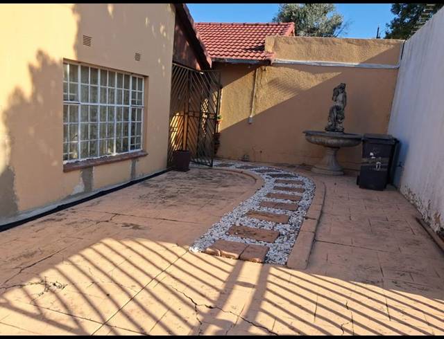 3 BEDROOM HOUSE FOR SALE IN OAKDENE